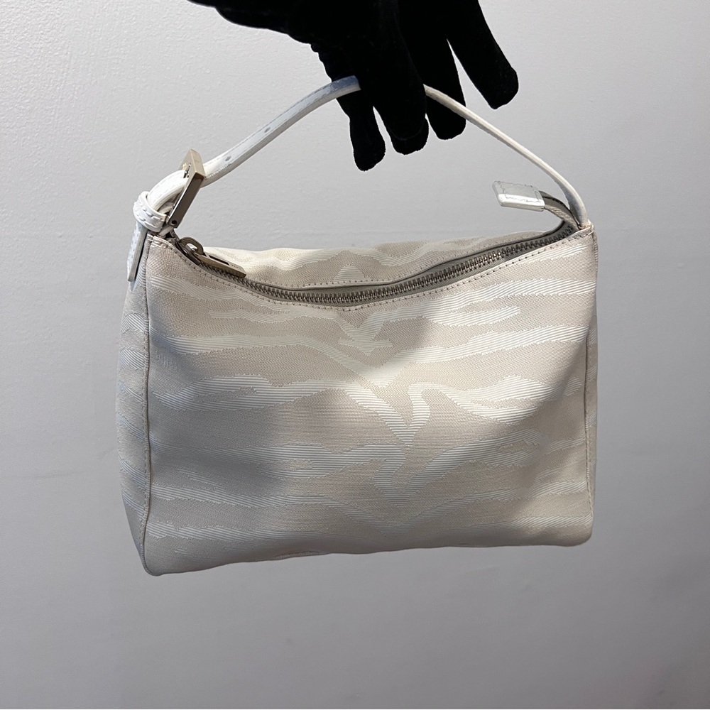 Authentic🤍Vintage FENDI hobo bag.White - Picture 3 of 11